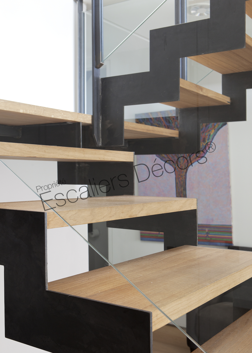 Photo DT127 - ESCA'DROIT® avec Palier Intermédiaire. Escalier d'intérieur en acier, bois et verre pour un intérieur type loft. Vue 3
